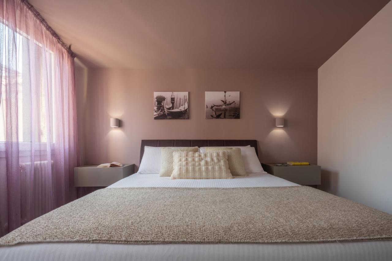 Sant'Aponal Cozy Apartment With Balcony R&R Venesia Bagian luar foto