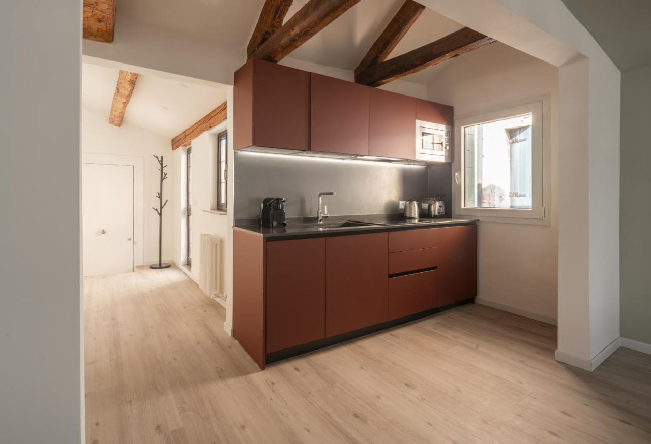 Sant'Aponal Cozy Apartment With Balcony R&R Venesia Bagian luar foto