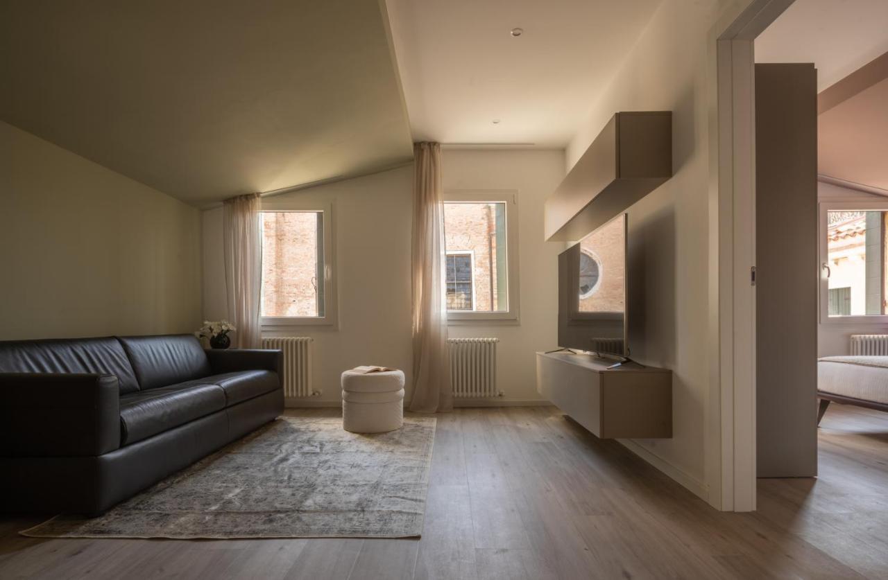 Sant'Aponal Cozy Apartment With Balcony R&R Venesia Bagian luar foto