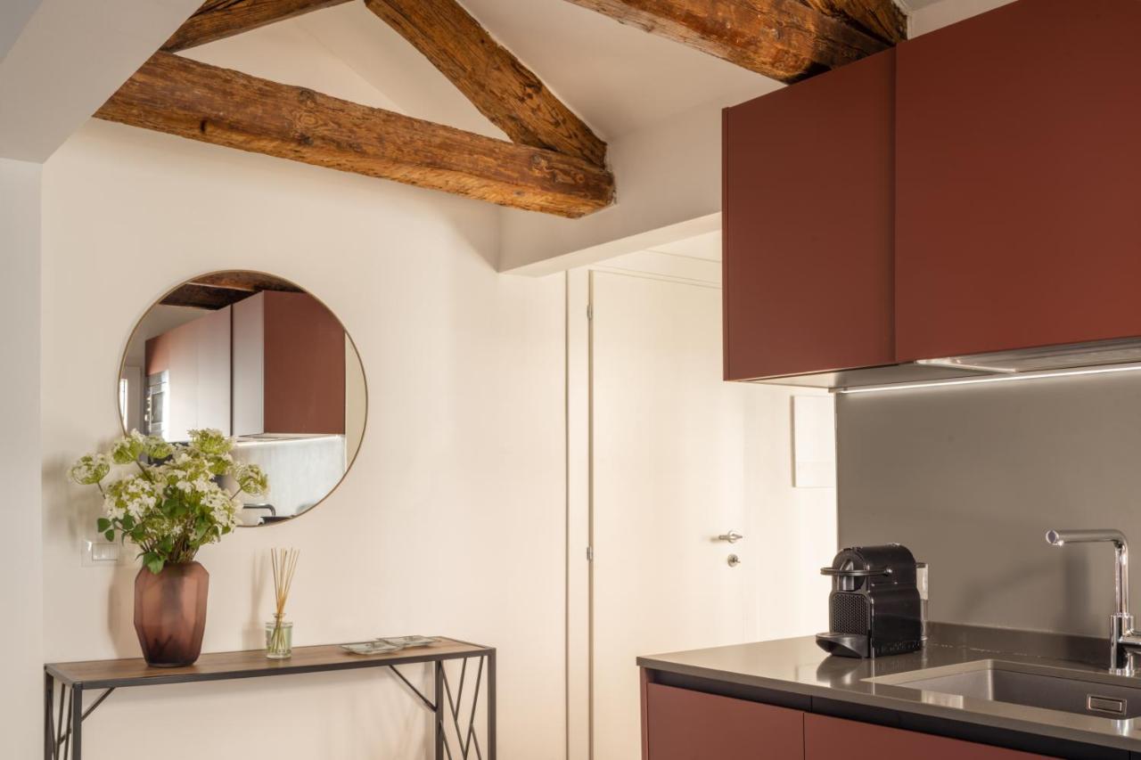 Sant'Aponal Cozy Apartment With Balcony R&R Venesia Bagian luar foto