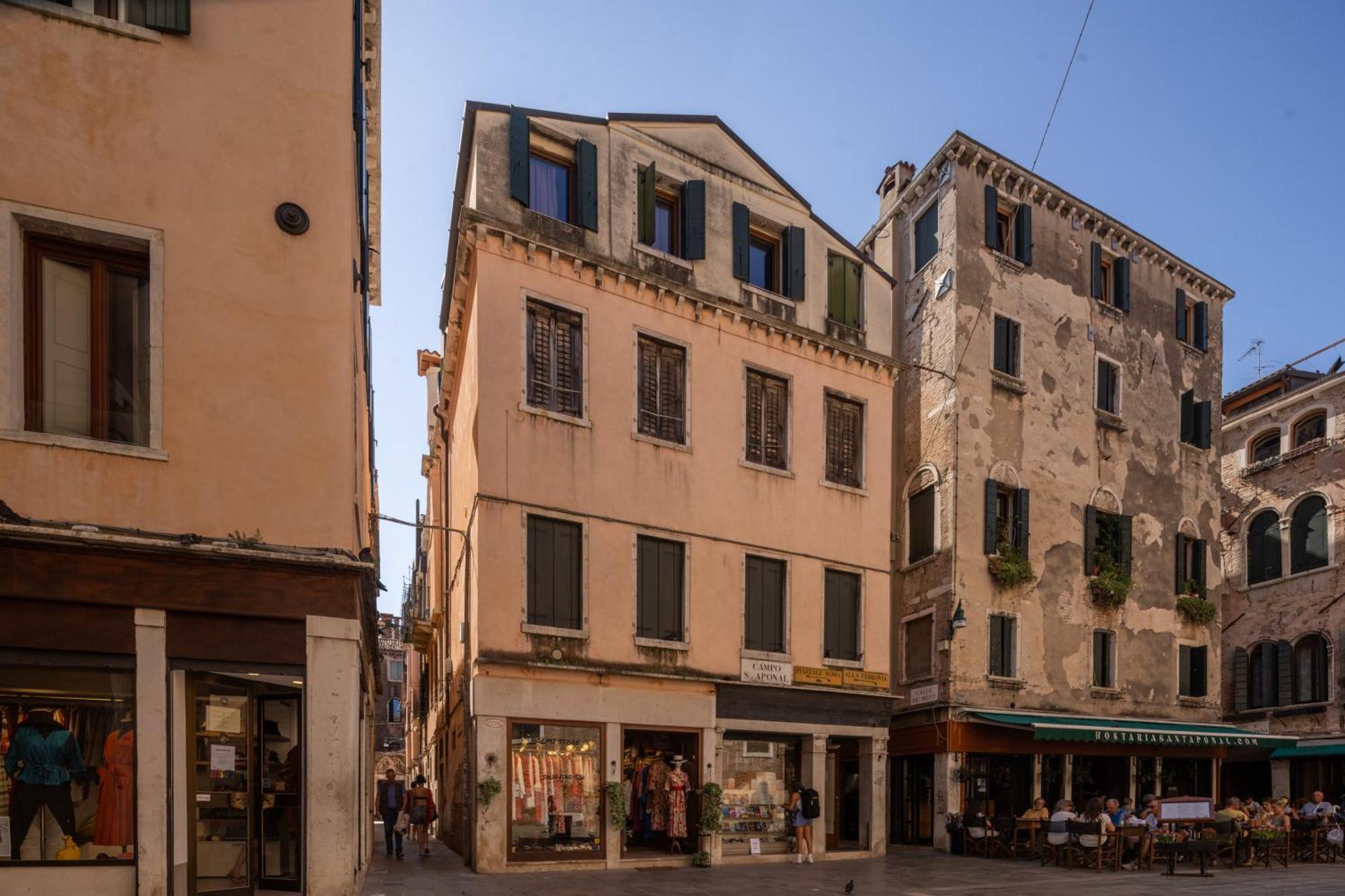 Sant'Aponal Cozy Apartment With Balcony R&R Venesia Bagian luar foto